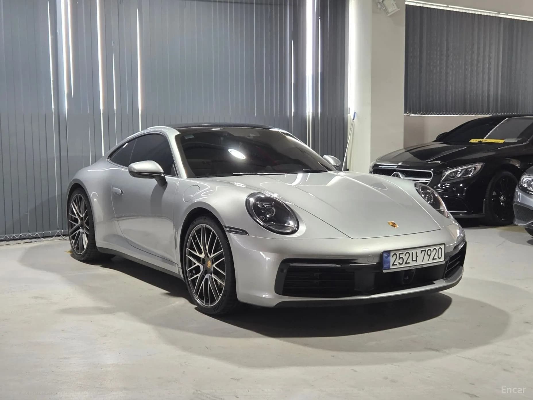 911 (992)