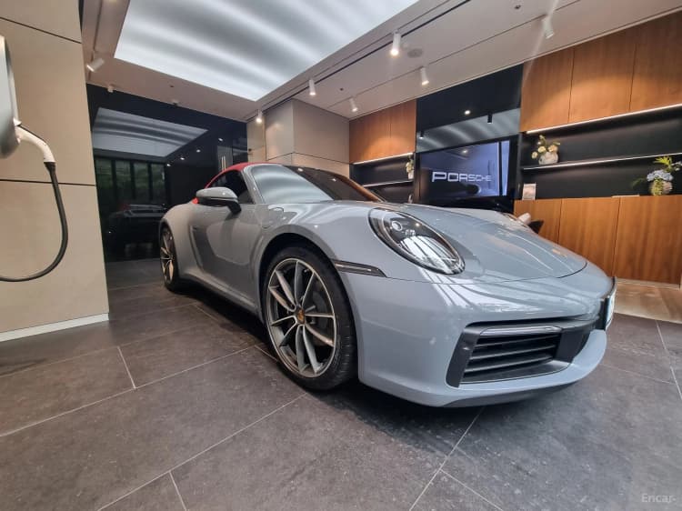911 (992)
