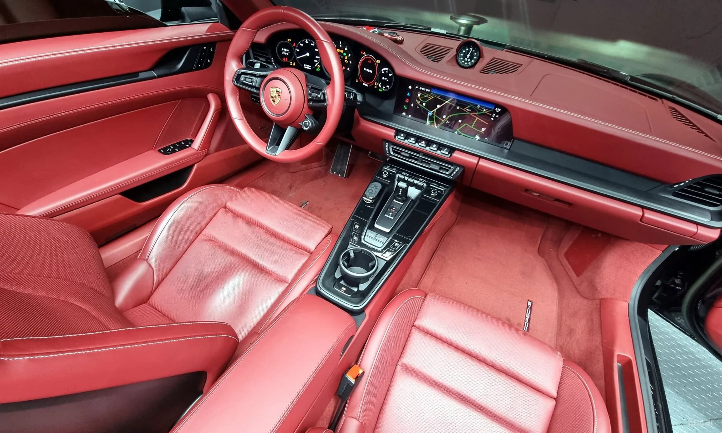 911 (992)