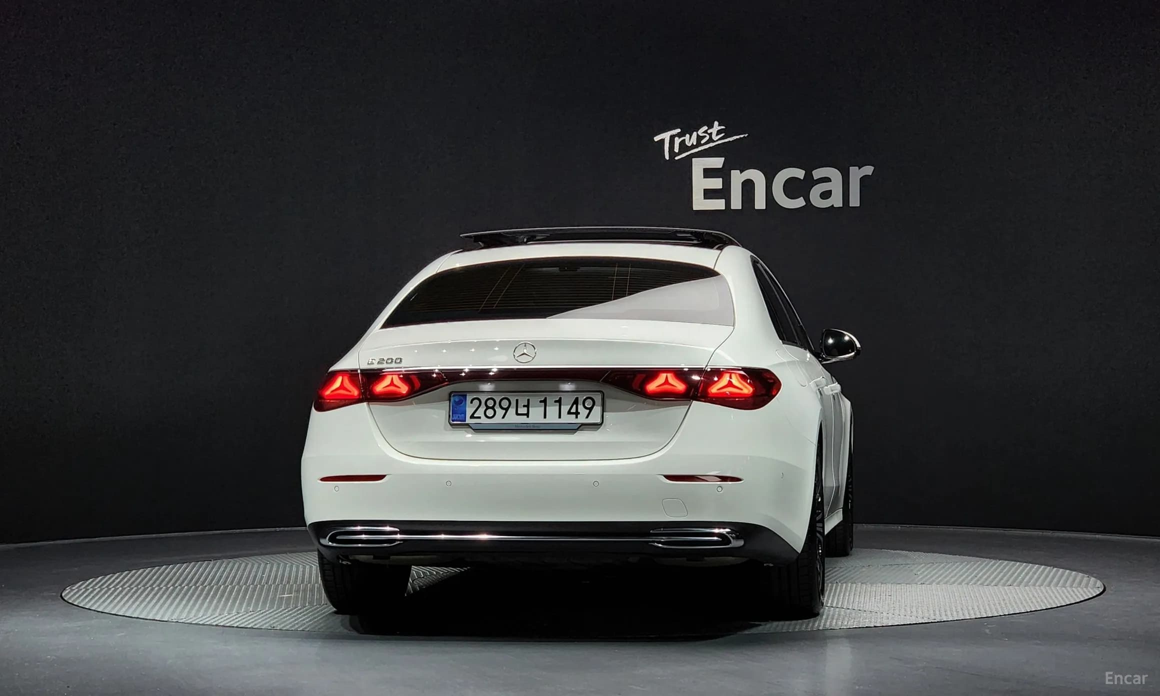 E-Class W214