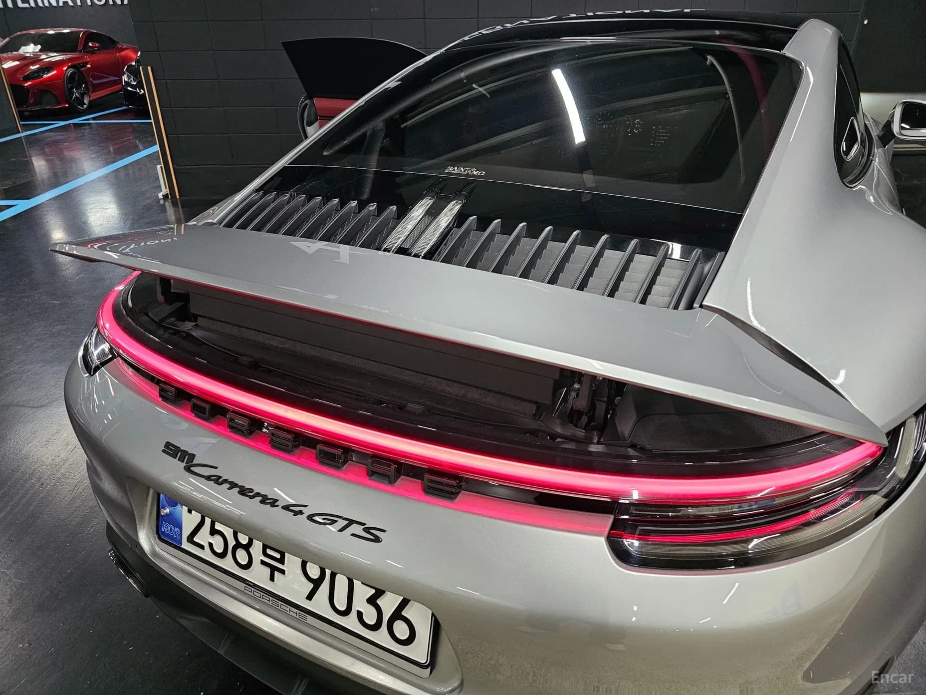 911 (992)