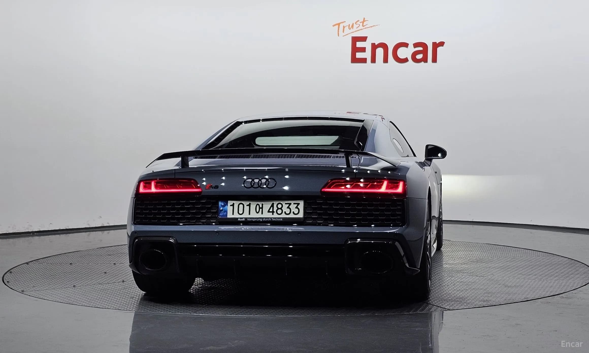 R8 (4S)