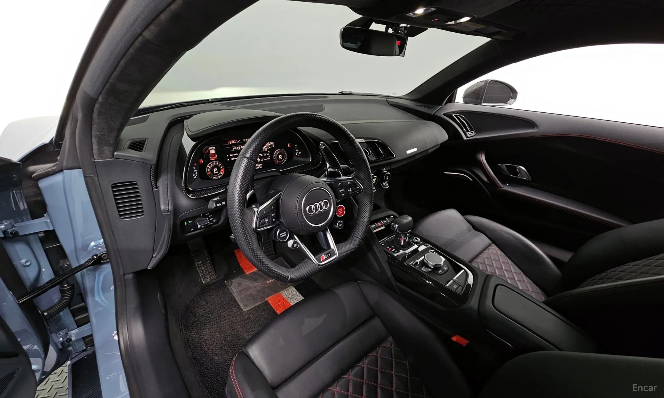 R8 (4S)