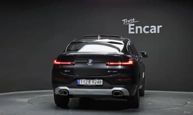 X4 (G02)