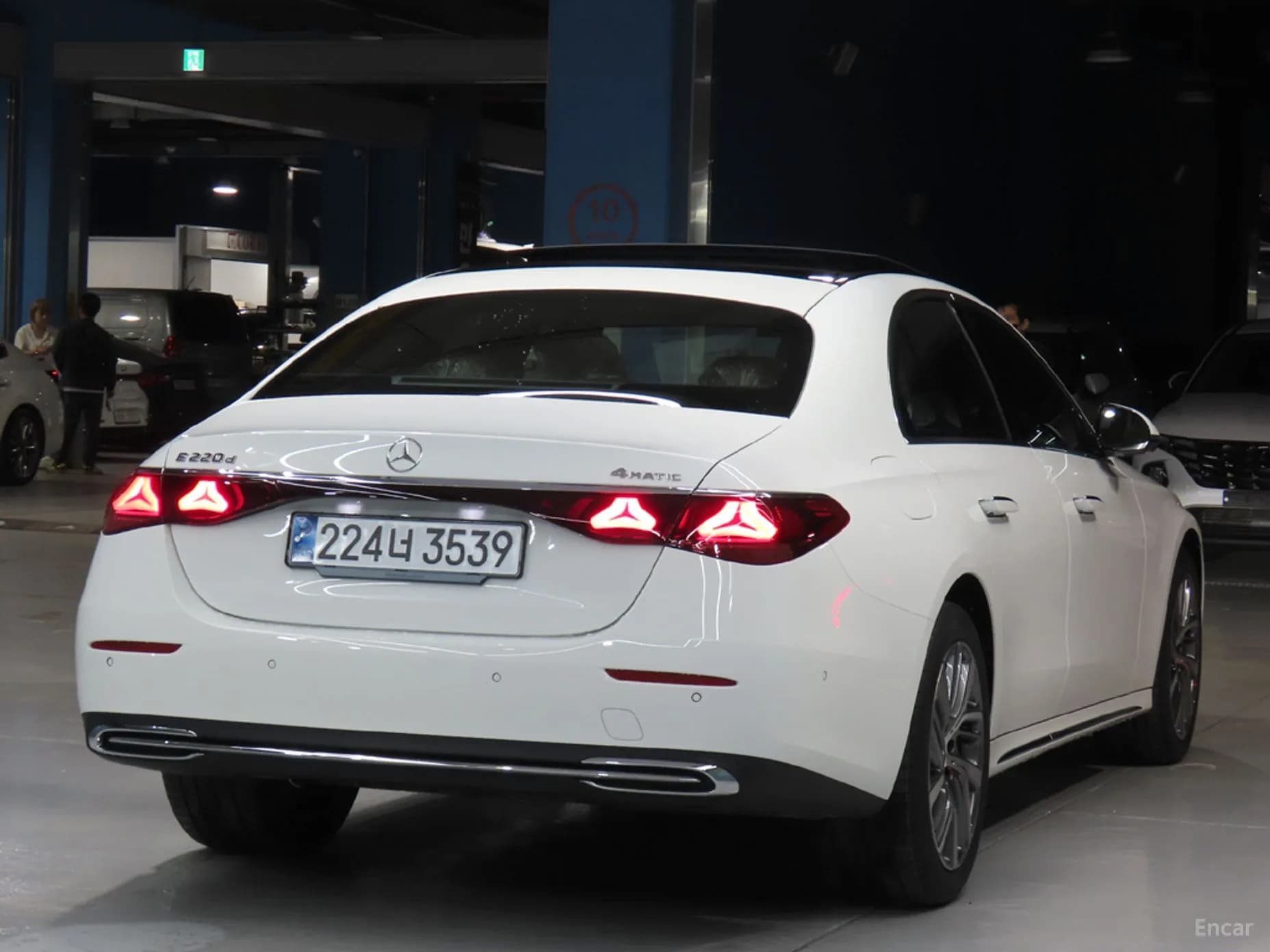 E-Class W214