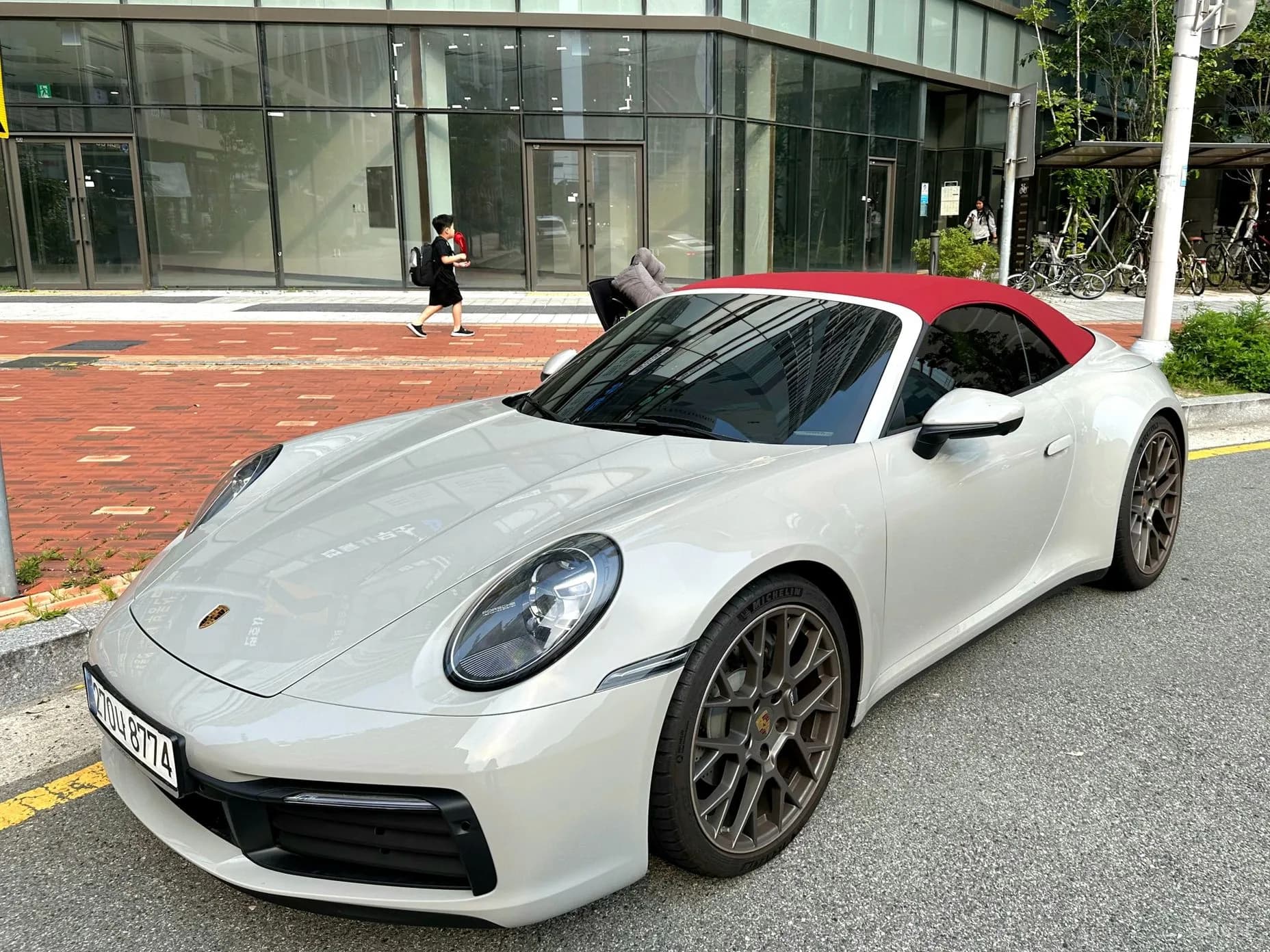911 (992)