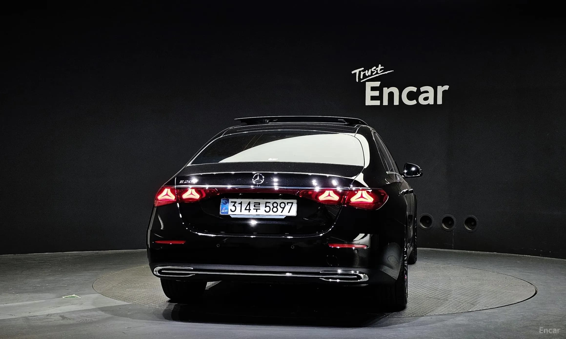 E-Class W214