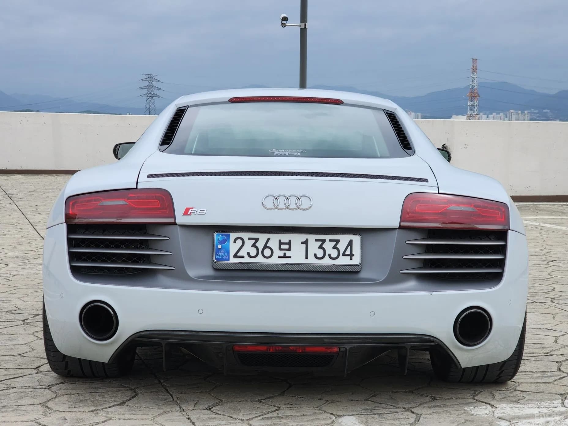 R8
