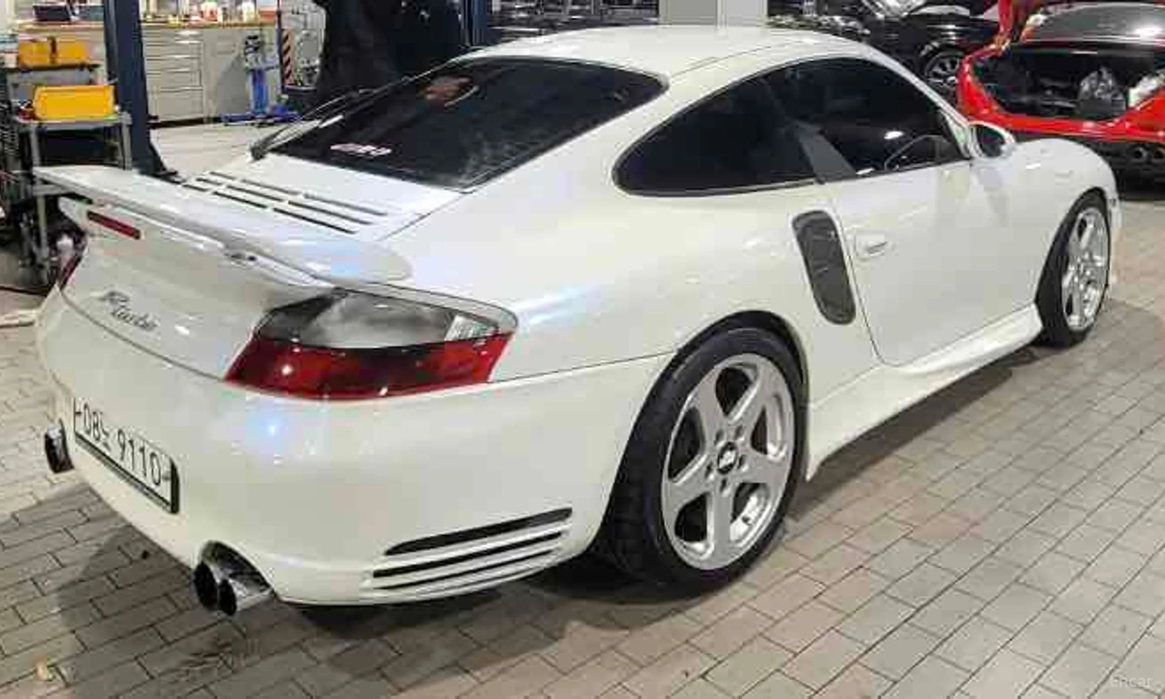 910