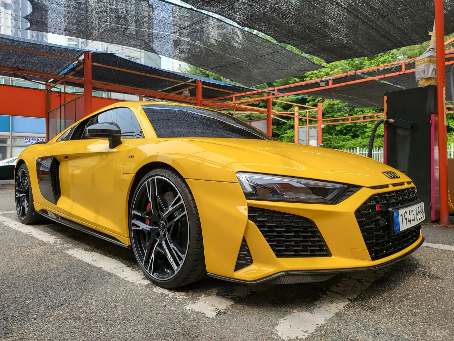 R8 (4S)