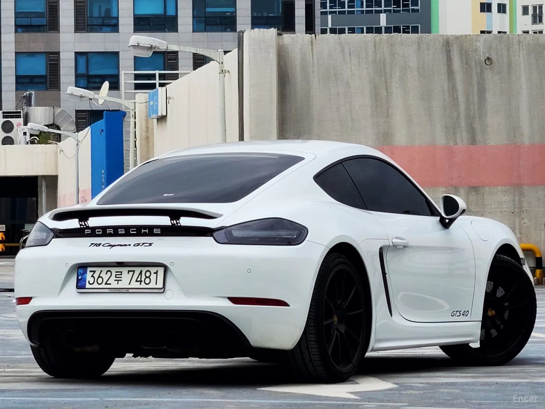 718 Cayman