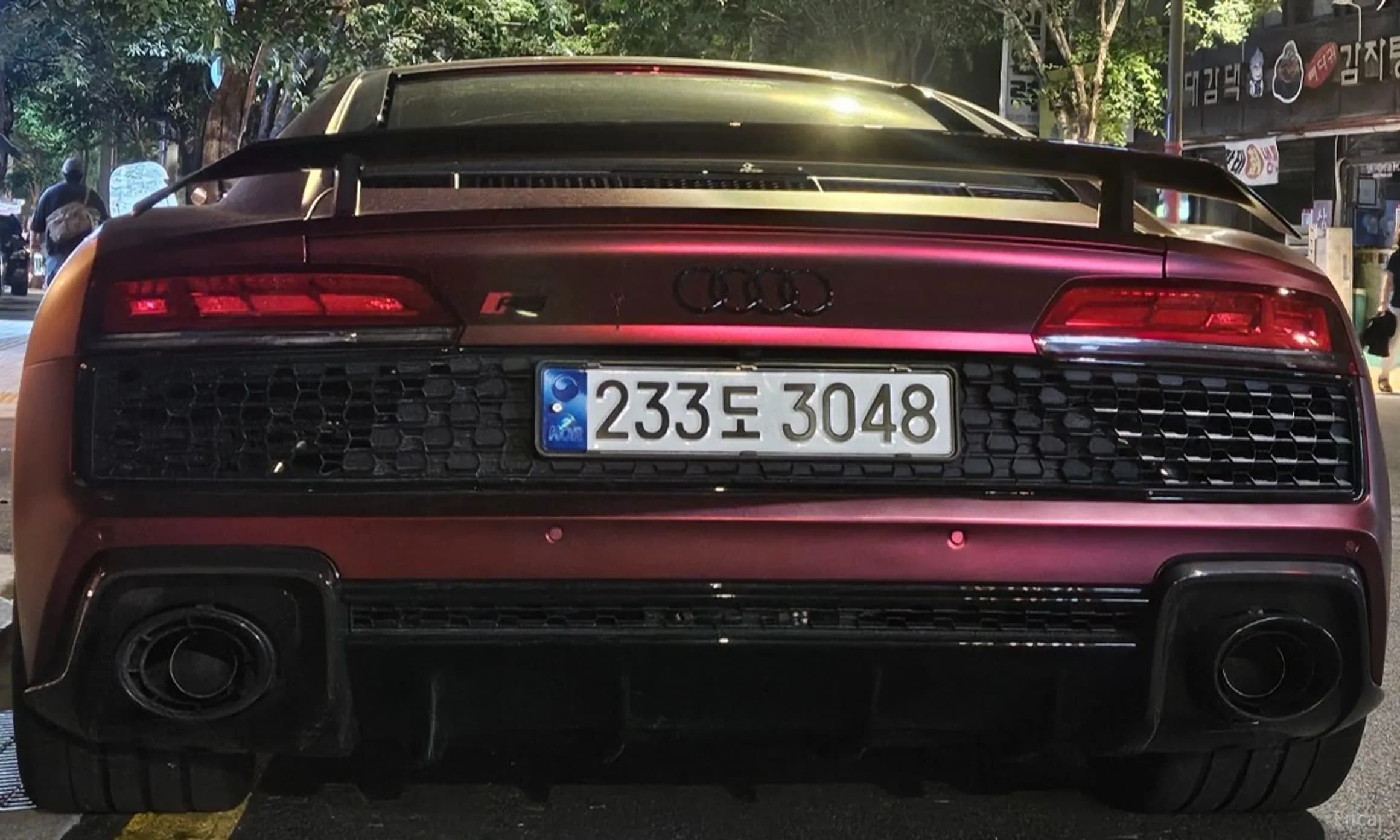 R8 (4S)