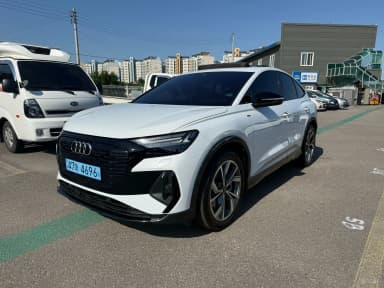 Q4 e-tron (F4)