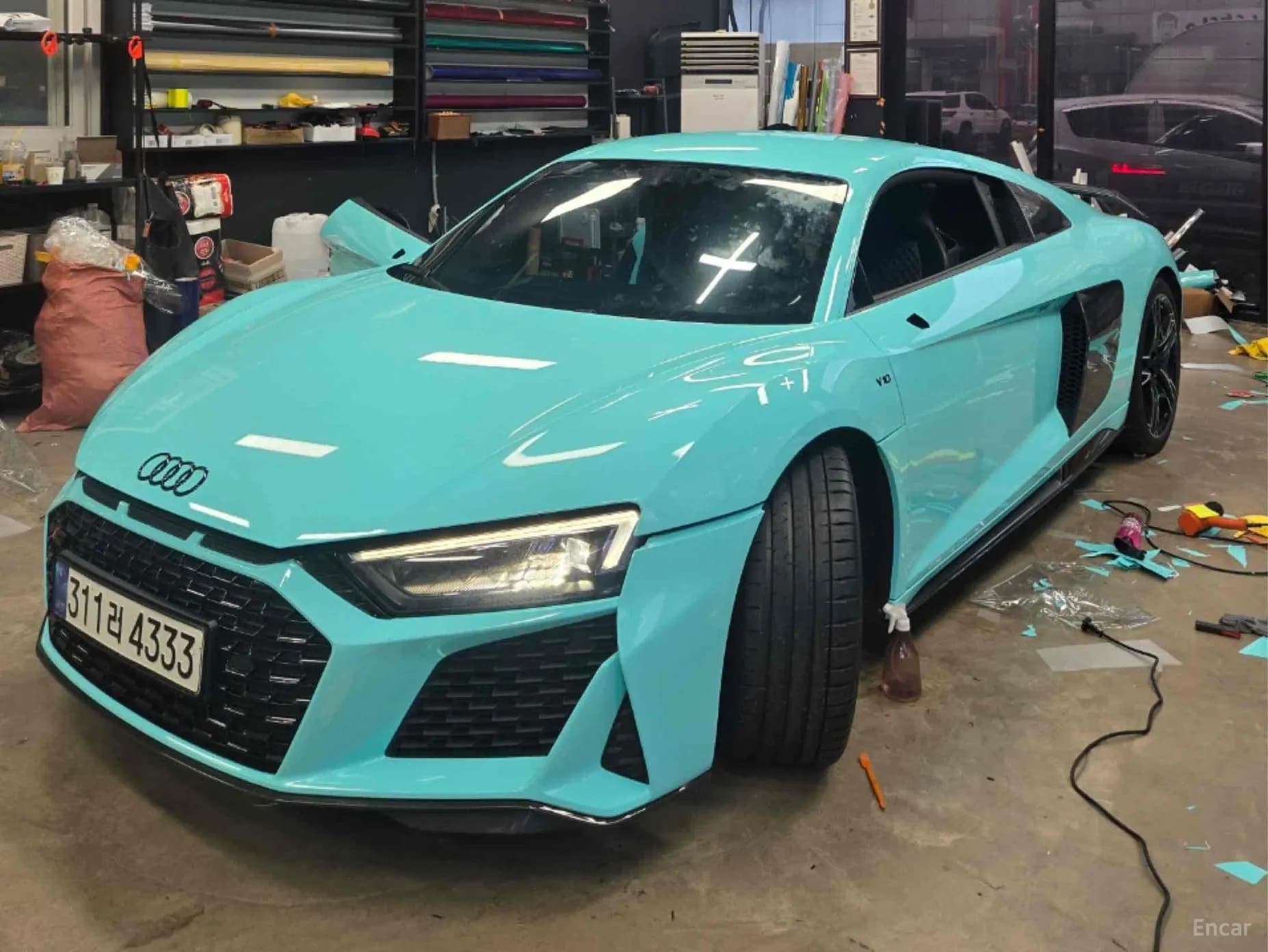 R8 (4S)