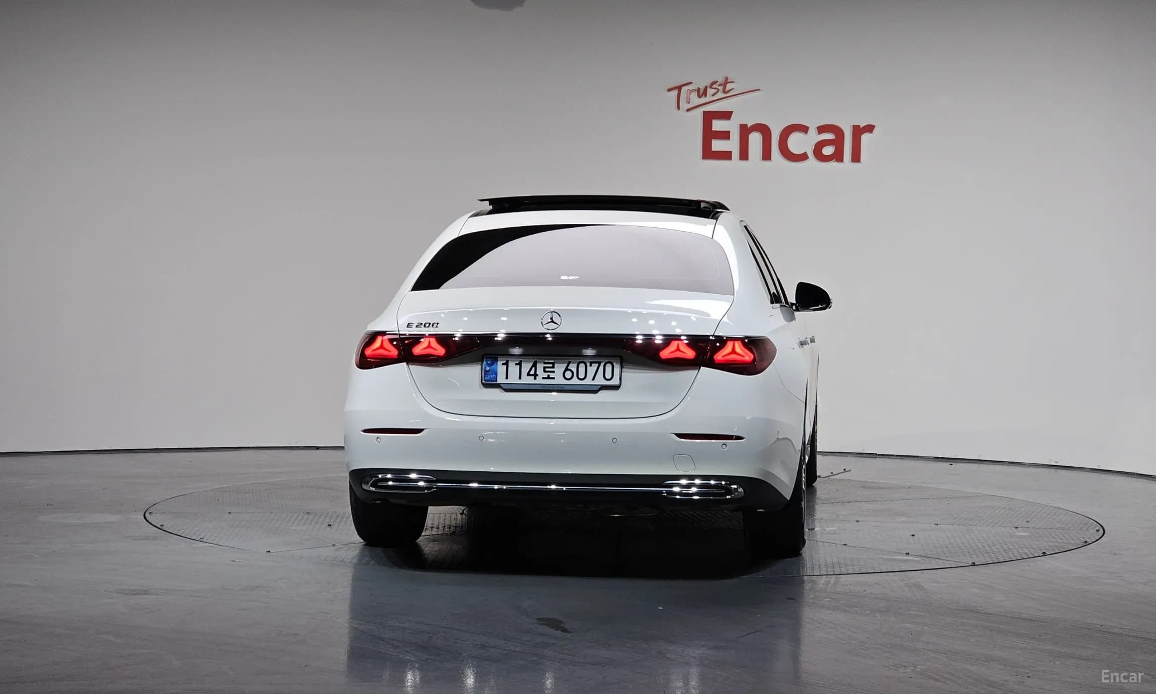 E-Class W214