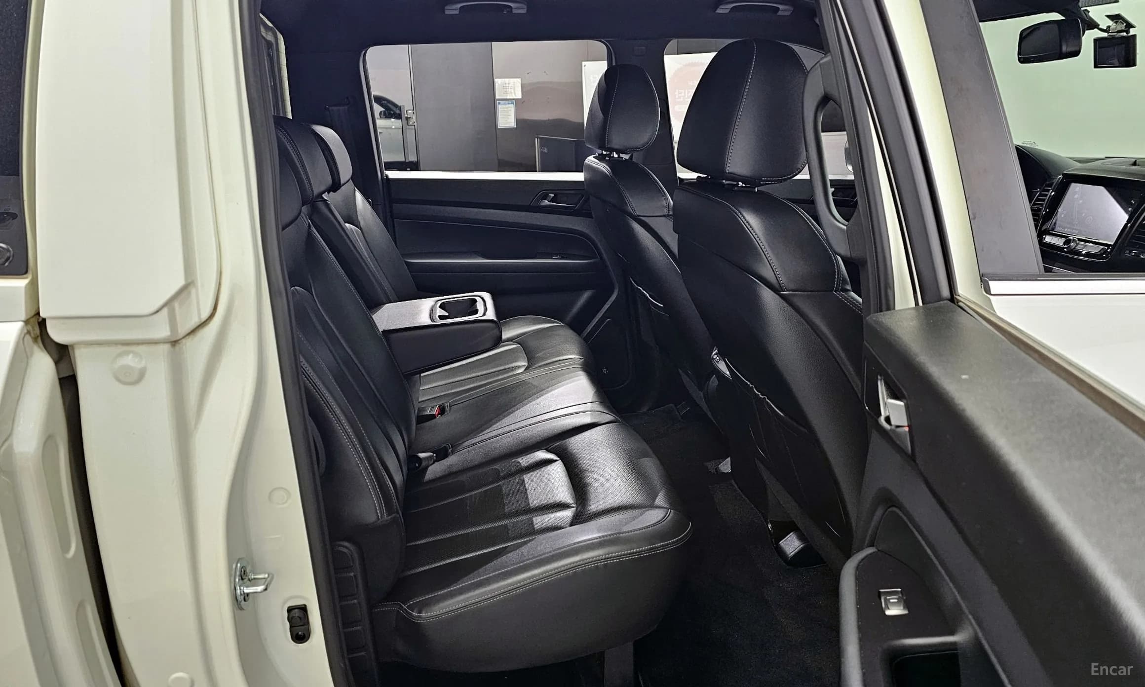 Rexton Sports Khan