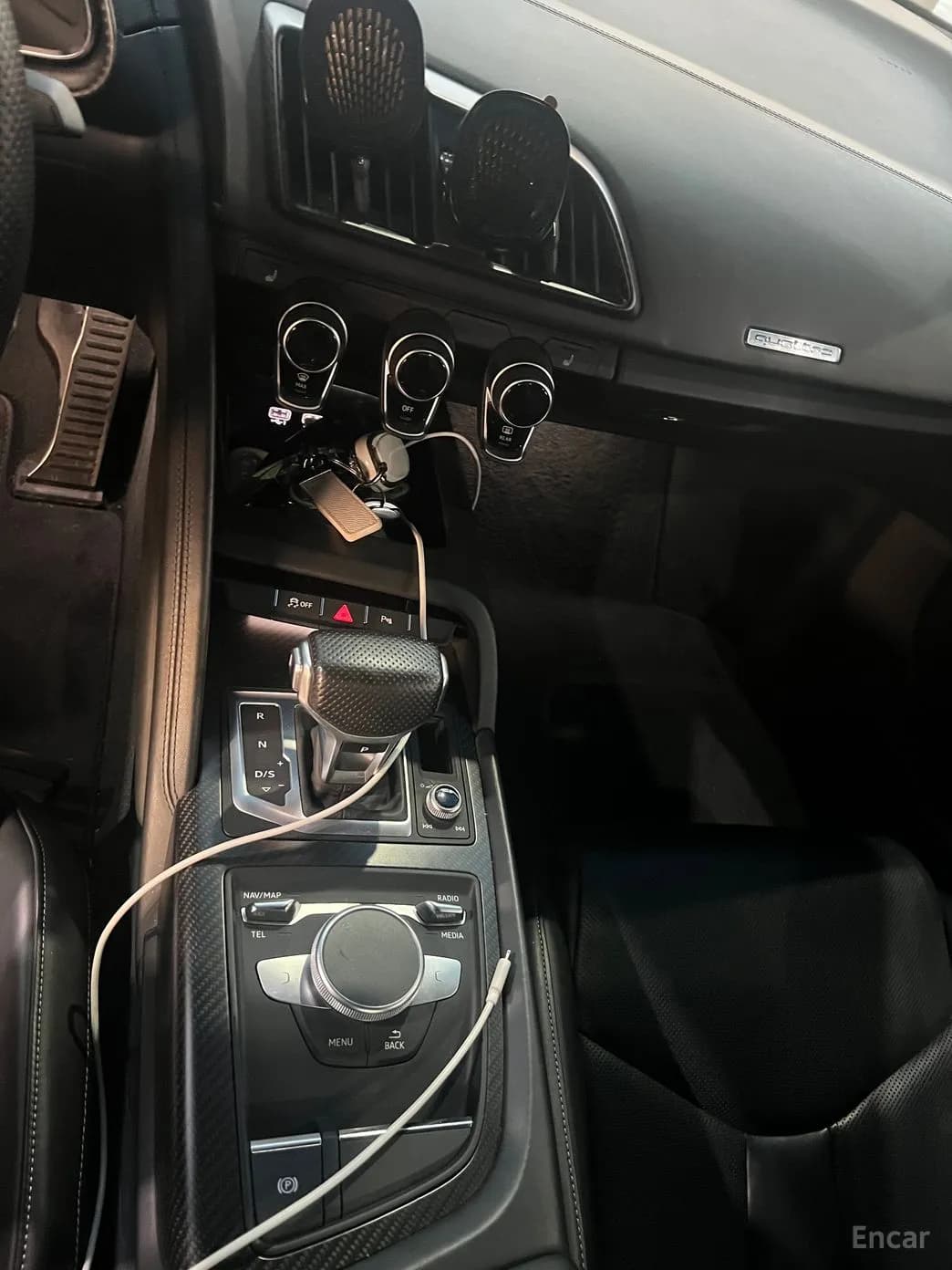 R8 (4S)