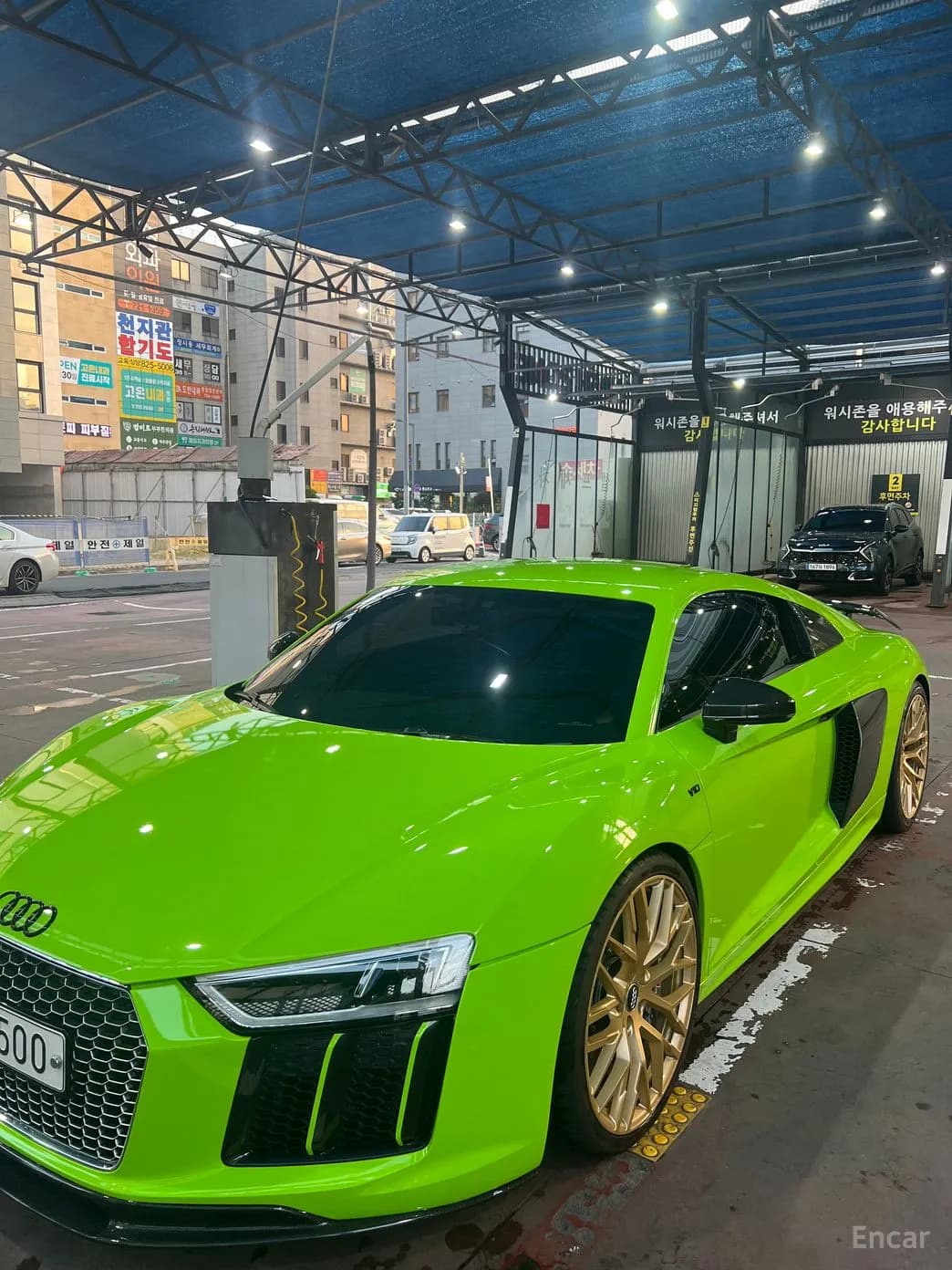 R8 (4S)