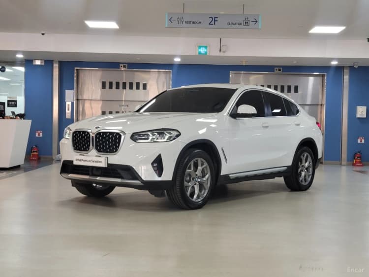 X4 (G02)