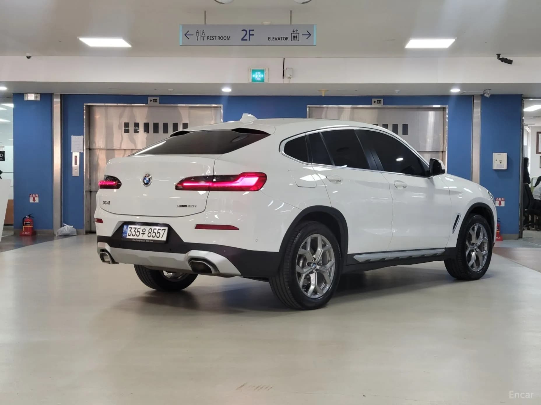 X4 (G02)