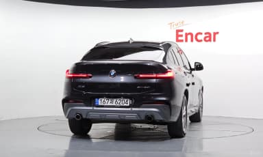 X4 (G02)