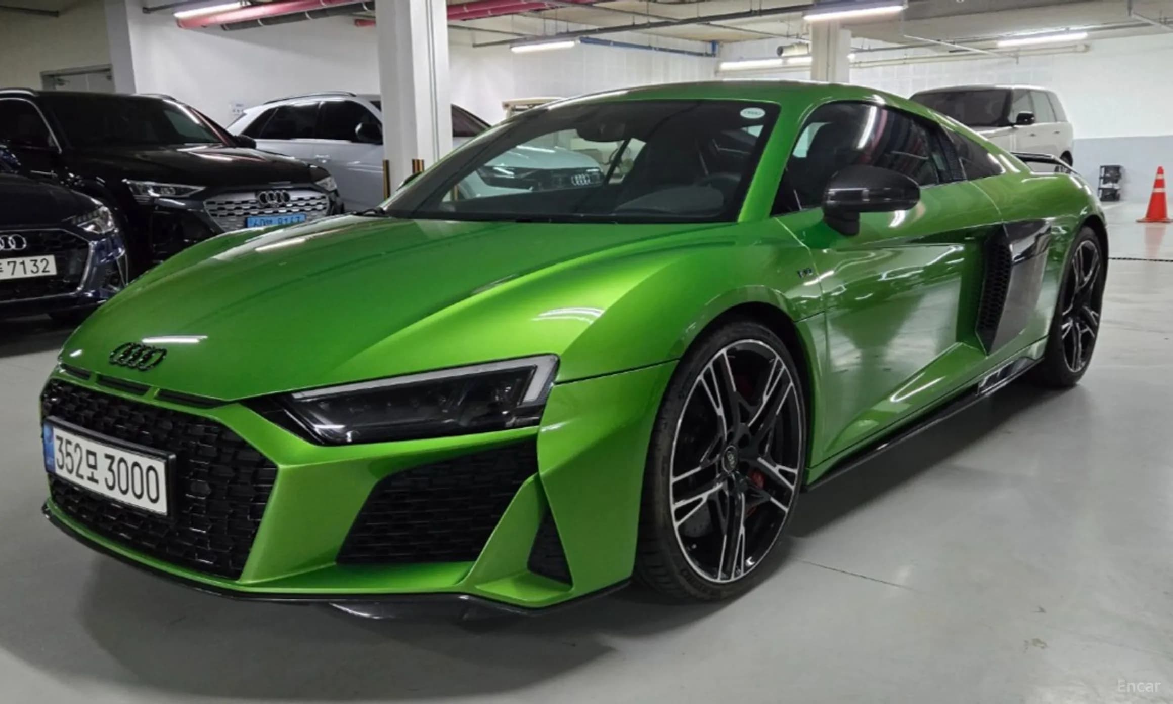 R8 (4S)