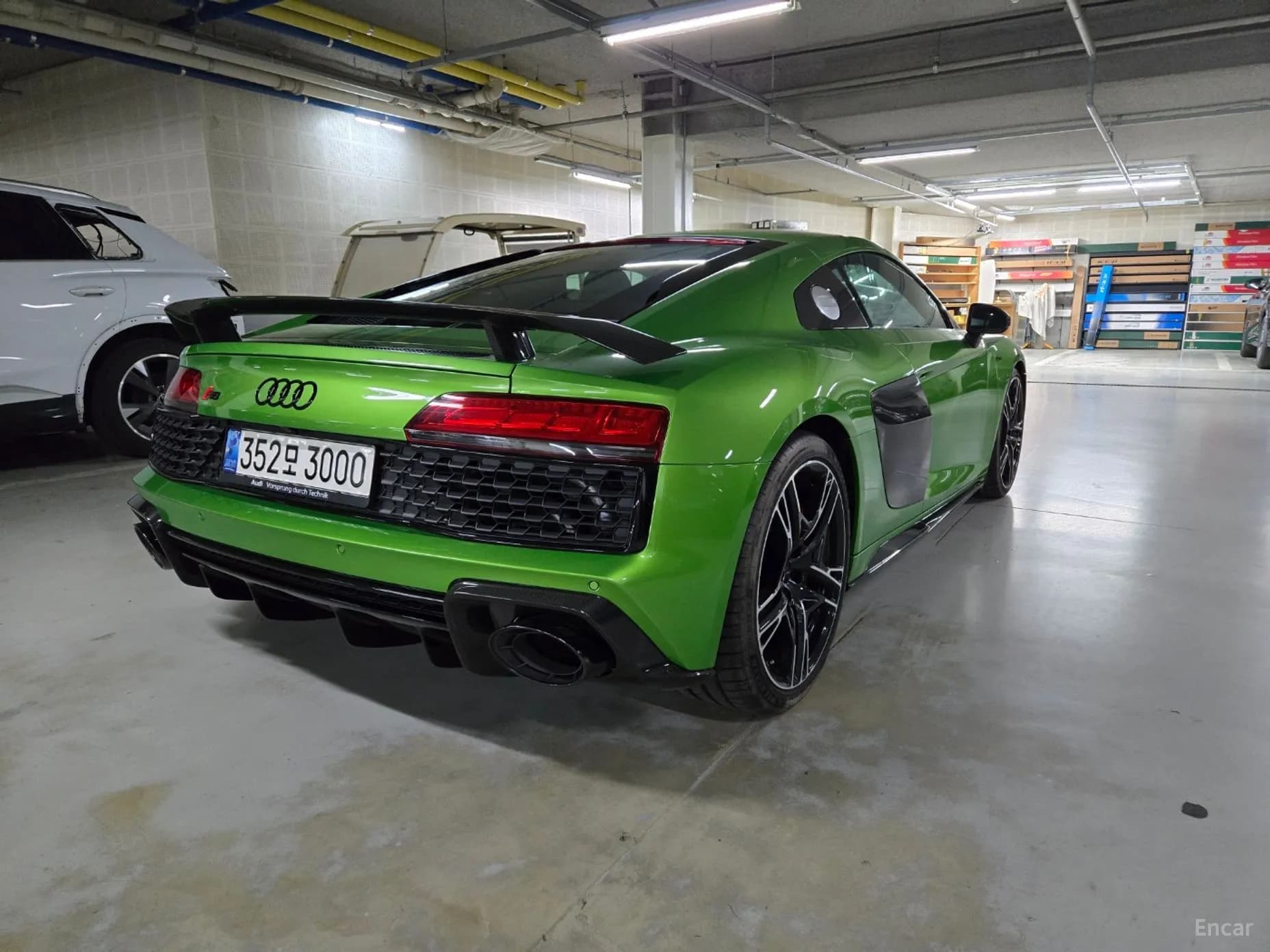 R8 (4S)