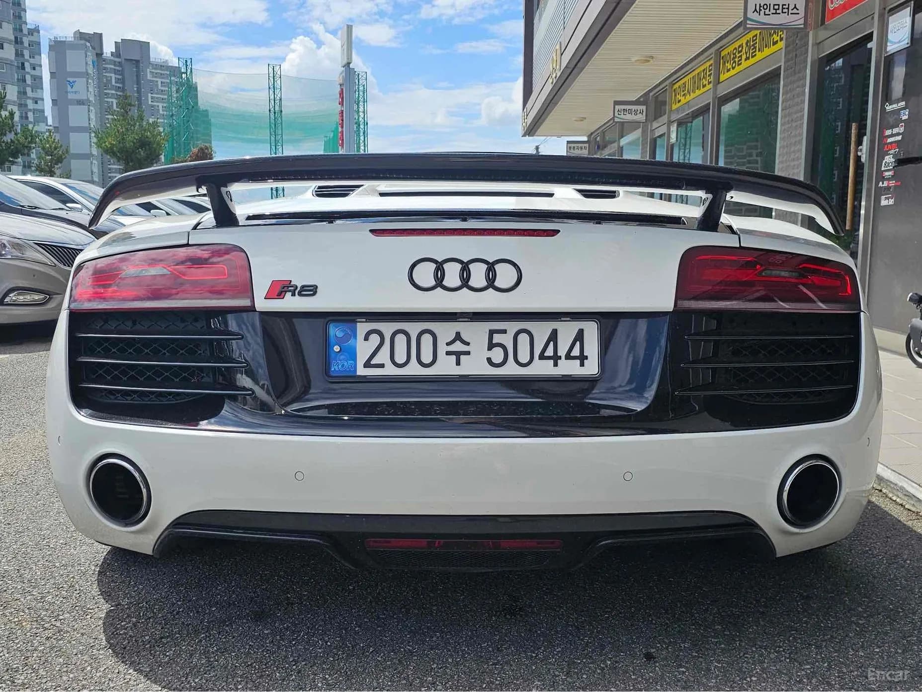R8