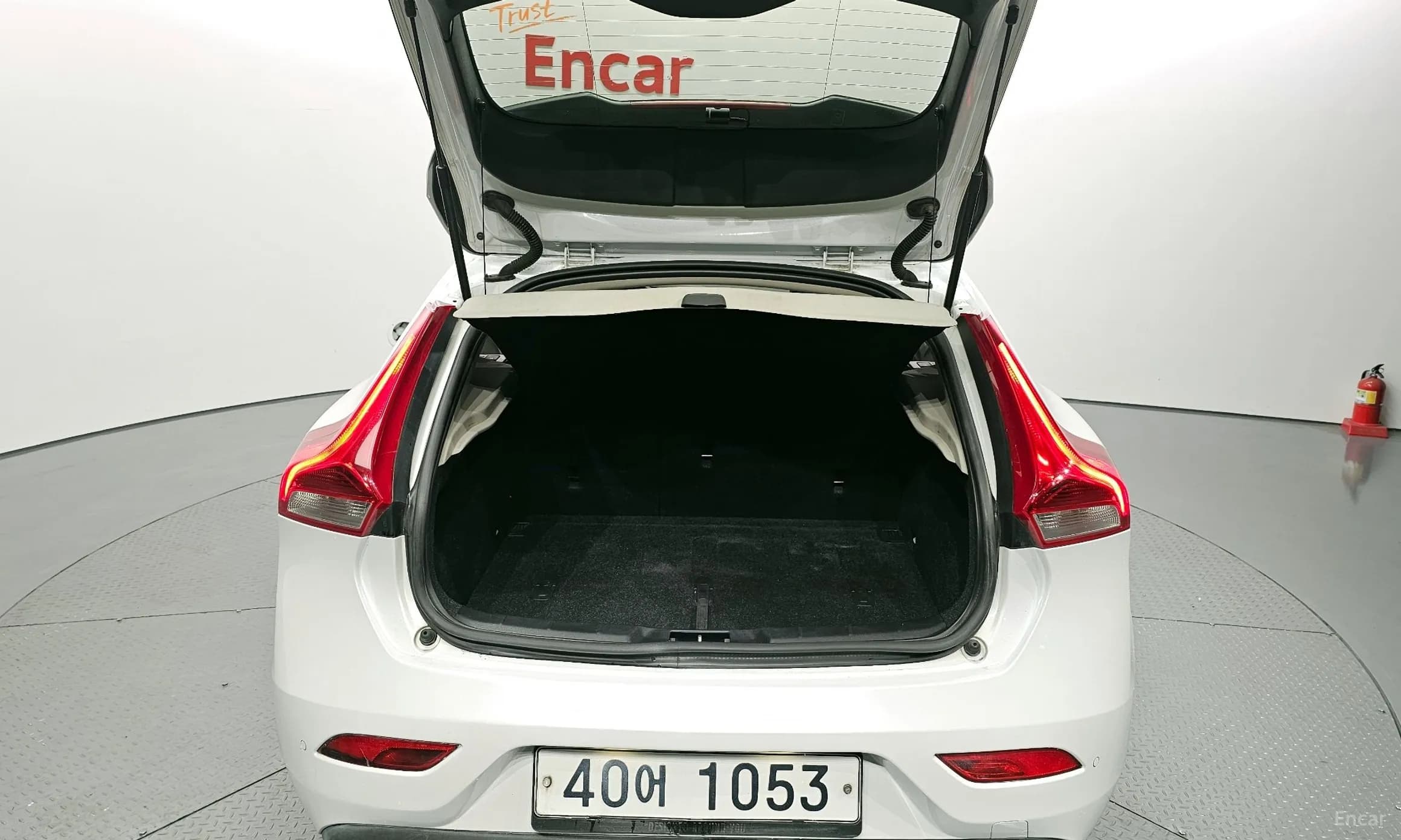 V40