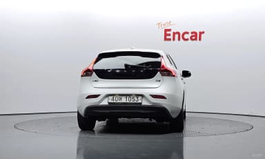 V40