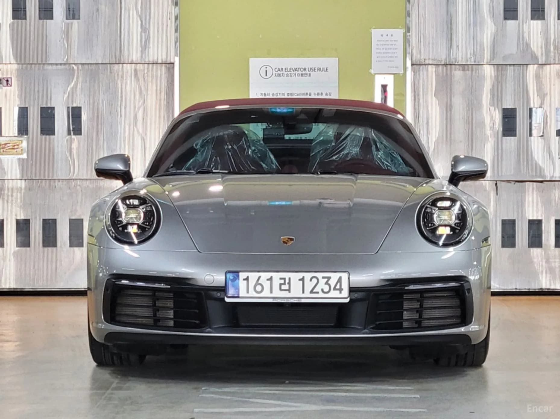 911 (992)