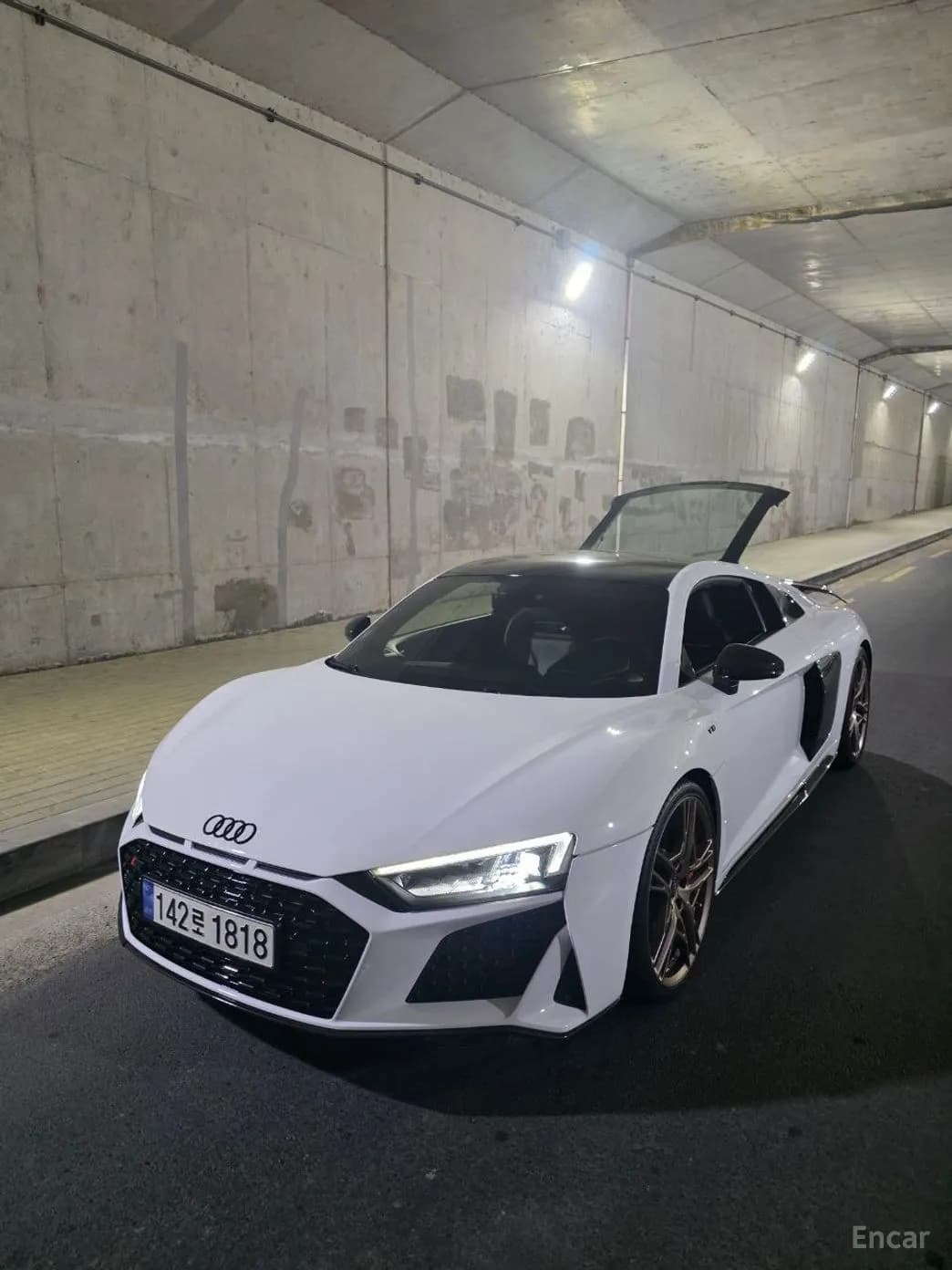 R8 (4S)