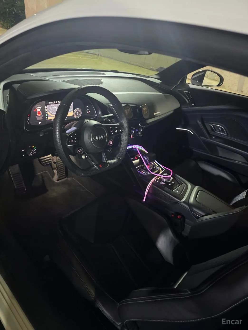 R8 (4S)