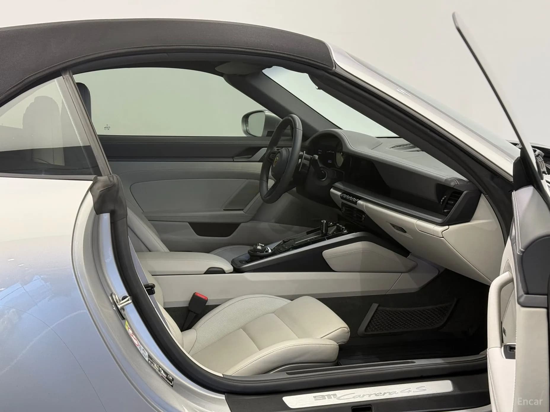 911 (992)