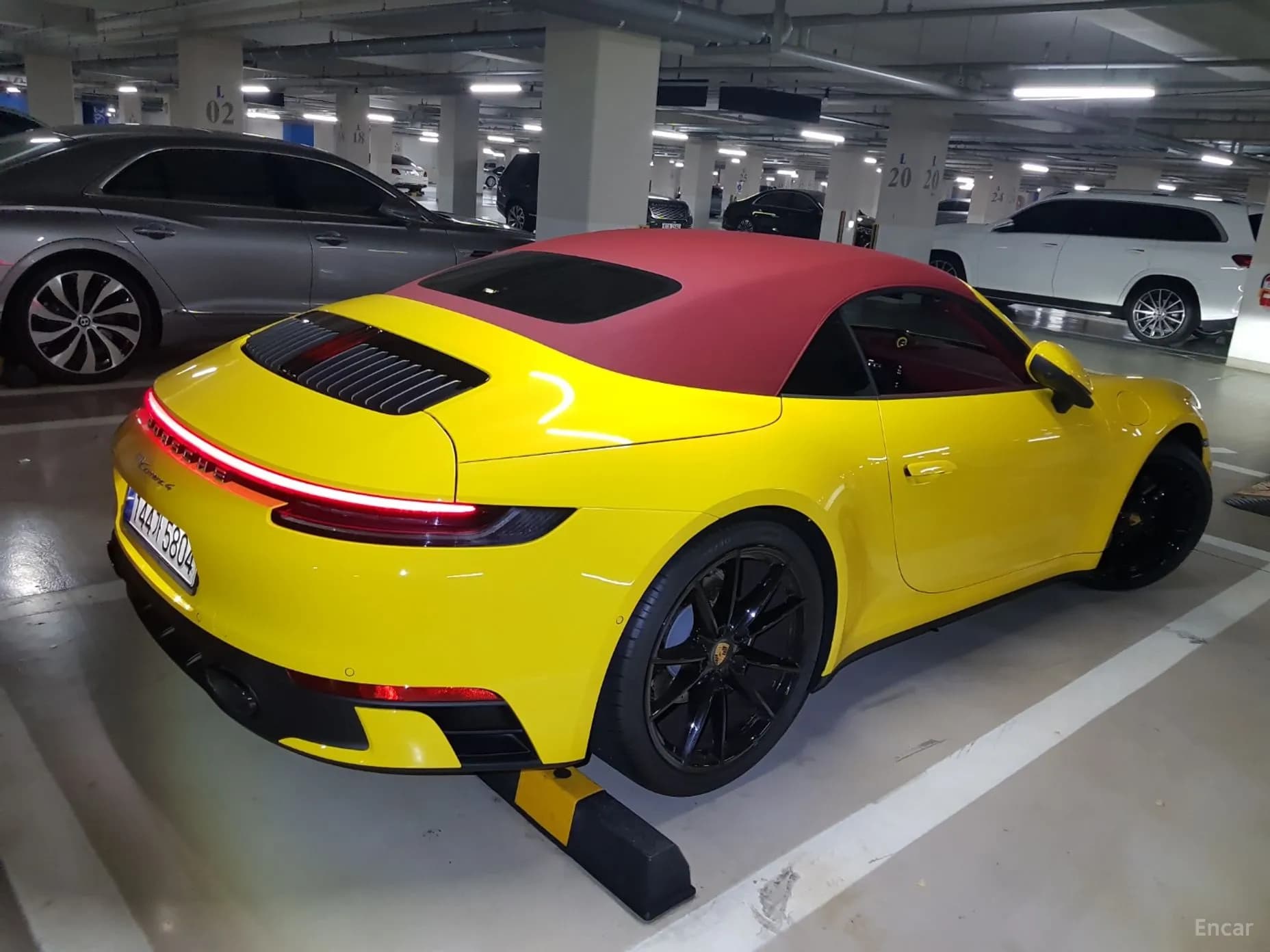 911 (992)