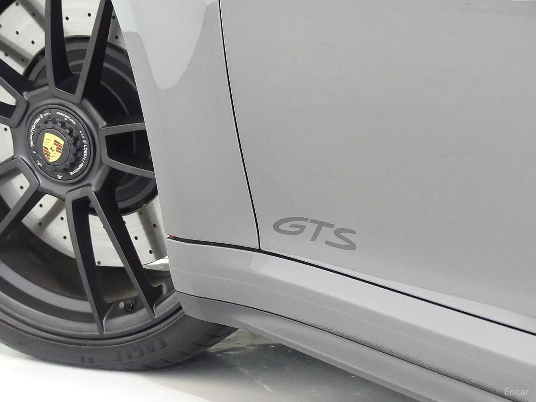 911 (992)