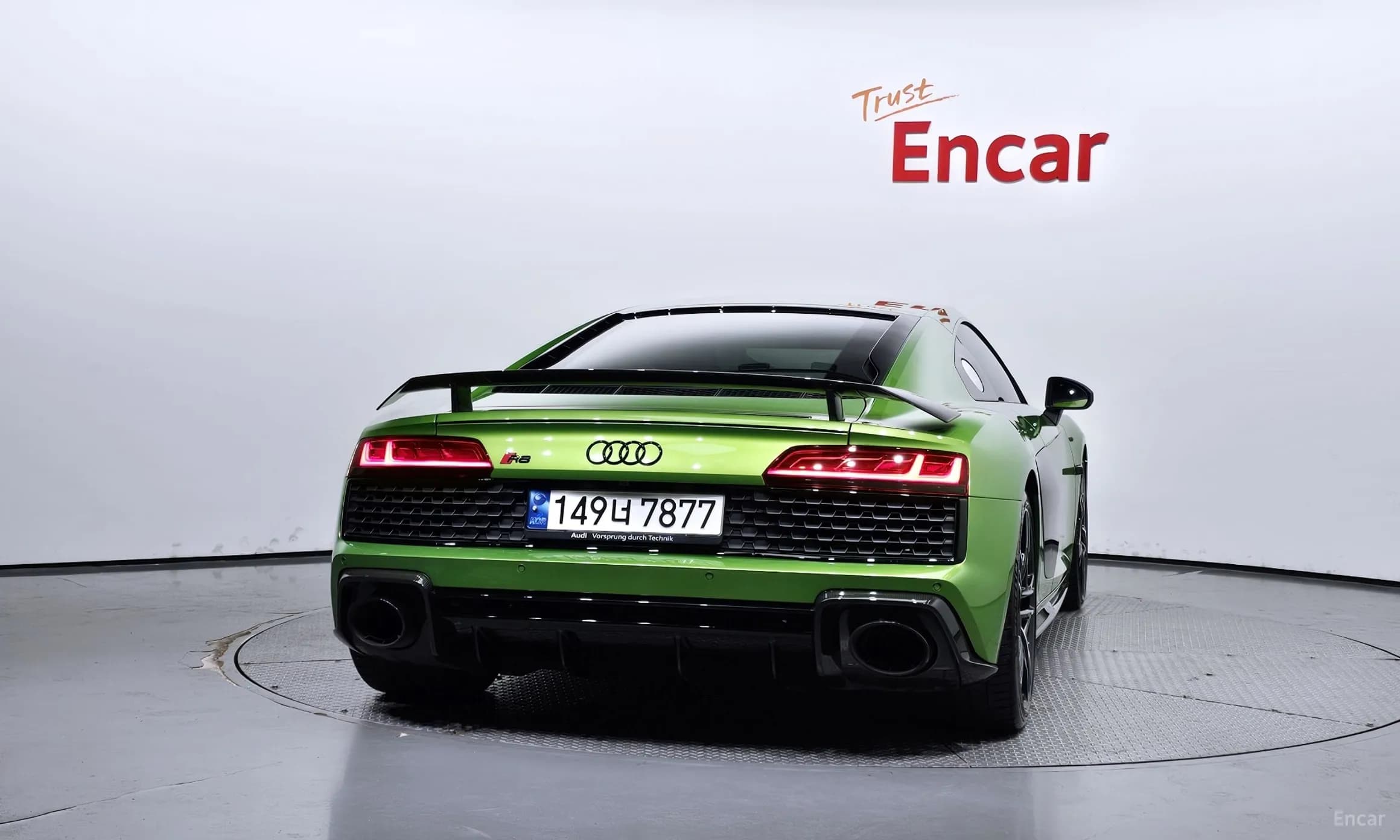 R8 (4S)