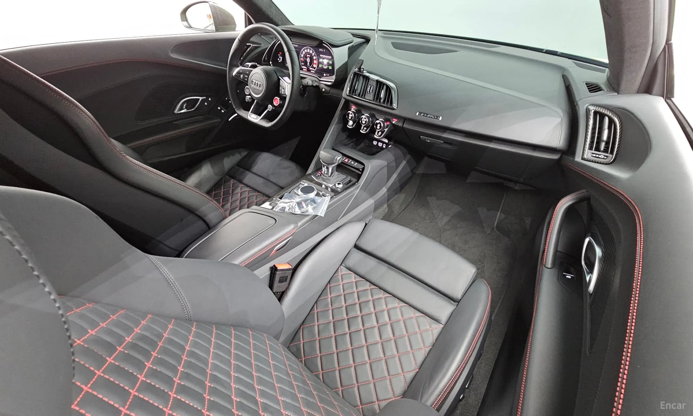 R8 (4S)