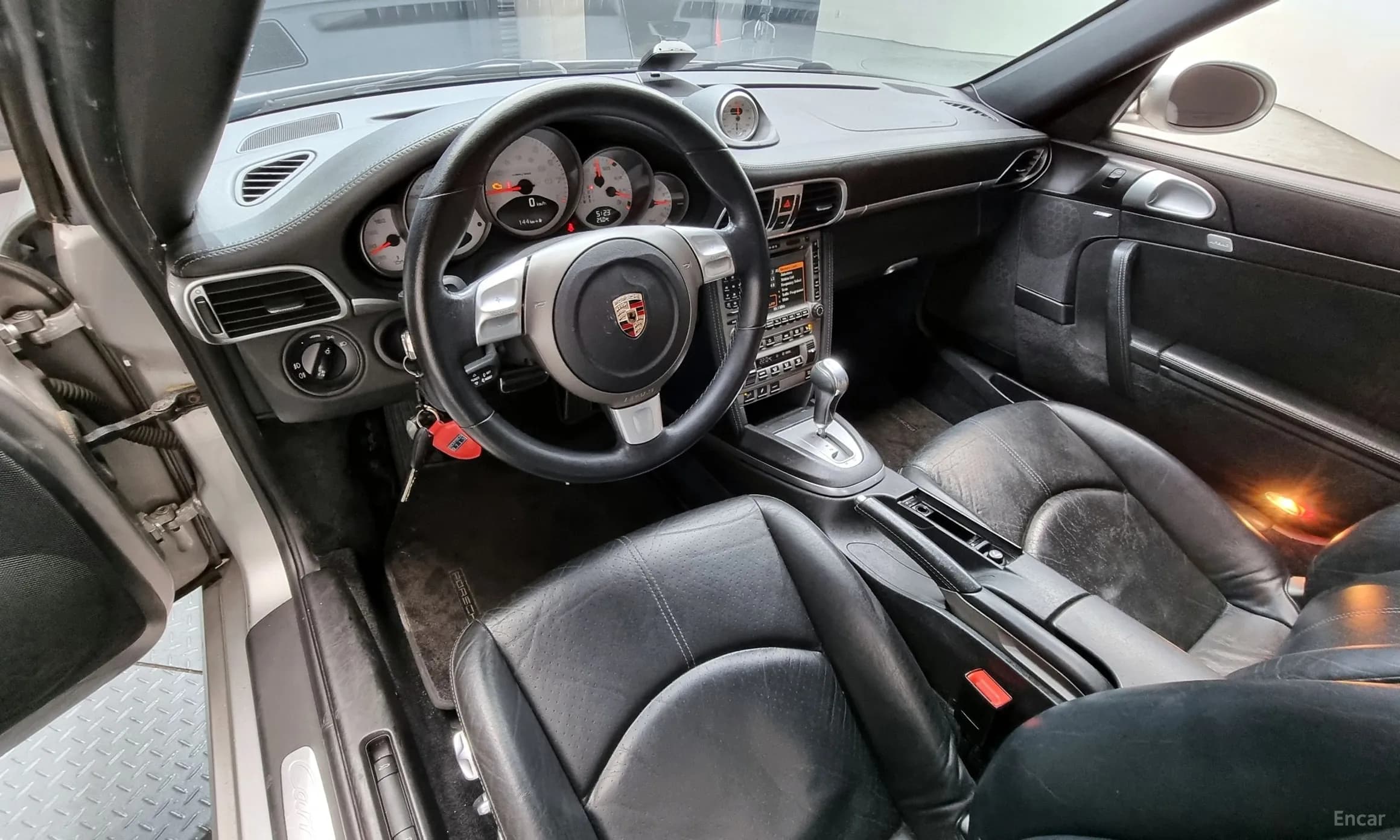 910