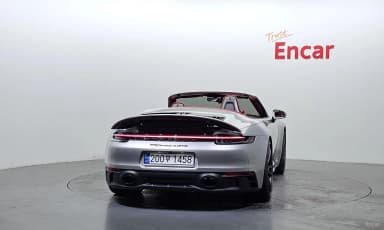 911 (992)