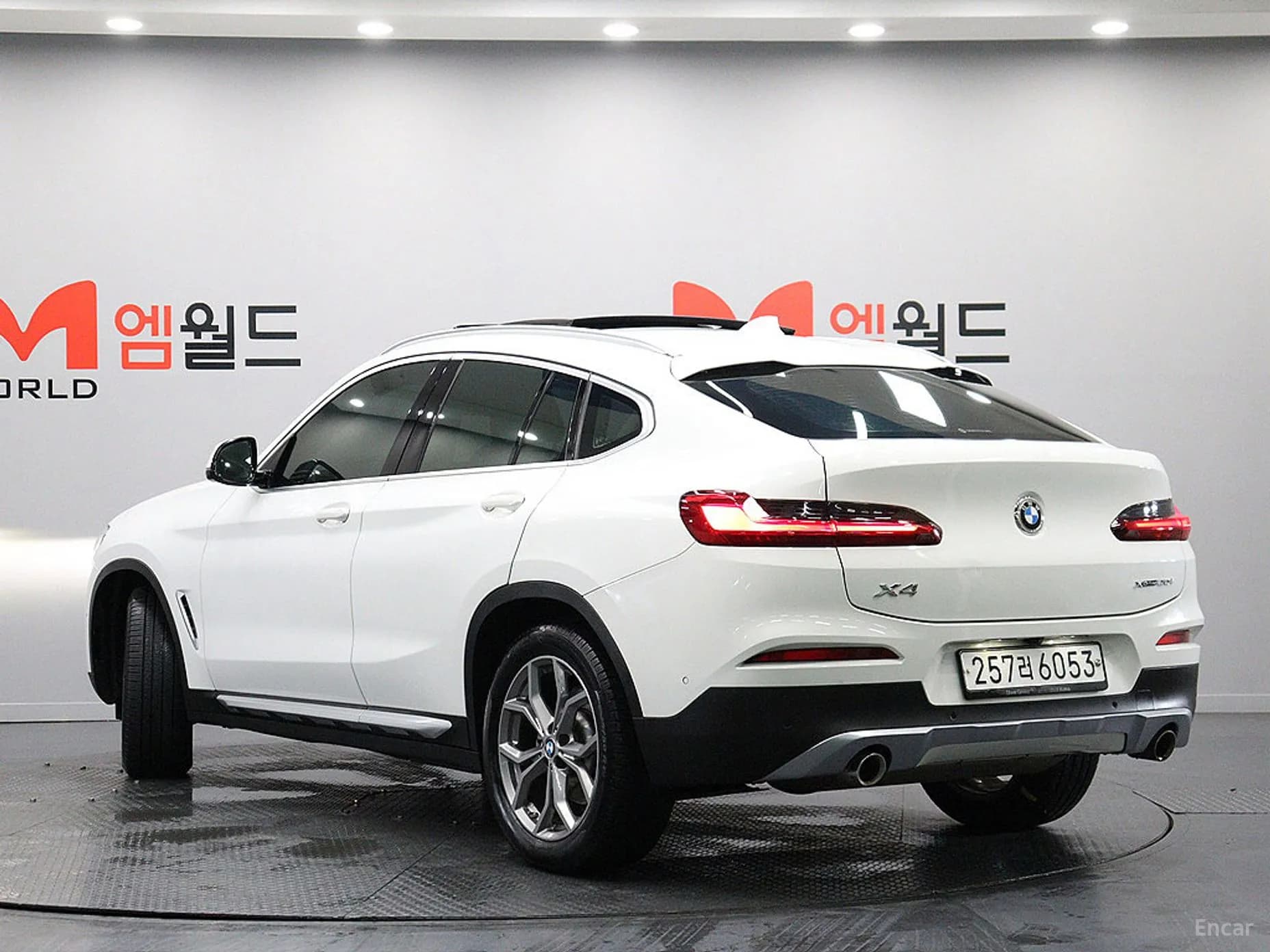 X4 (G02)
