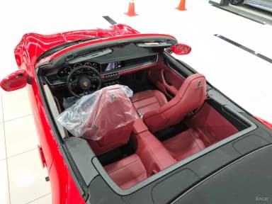 911 (992)