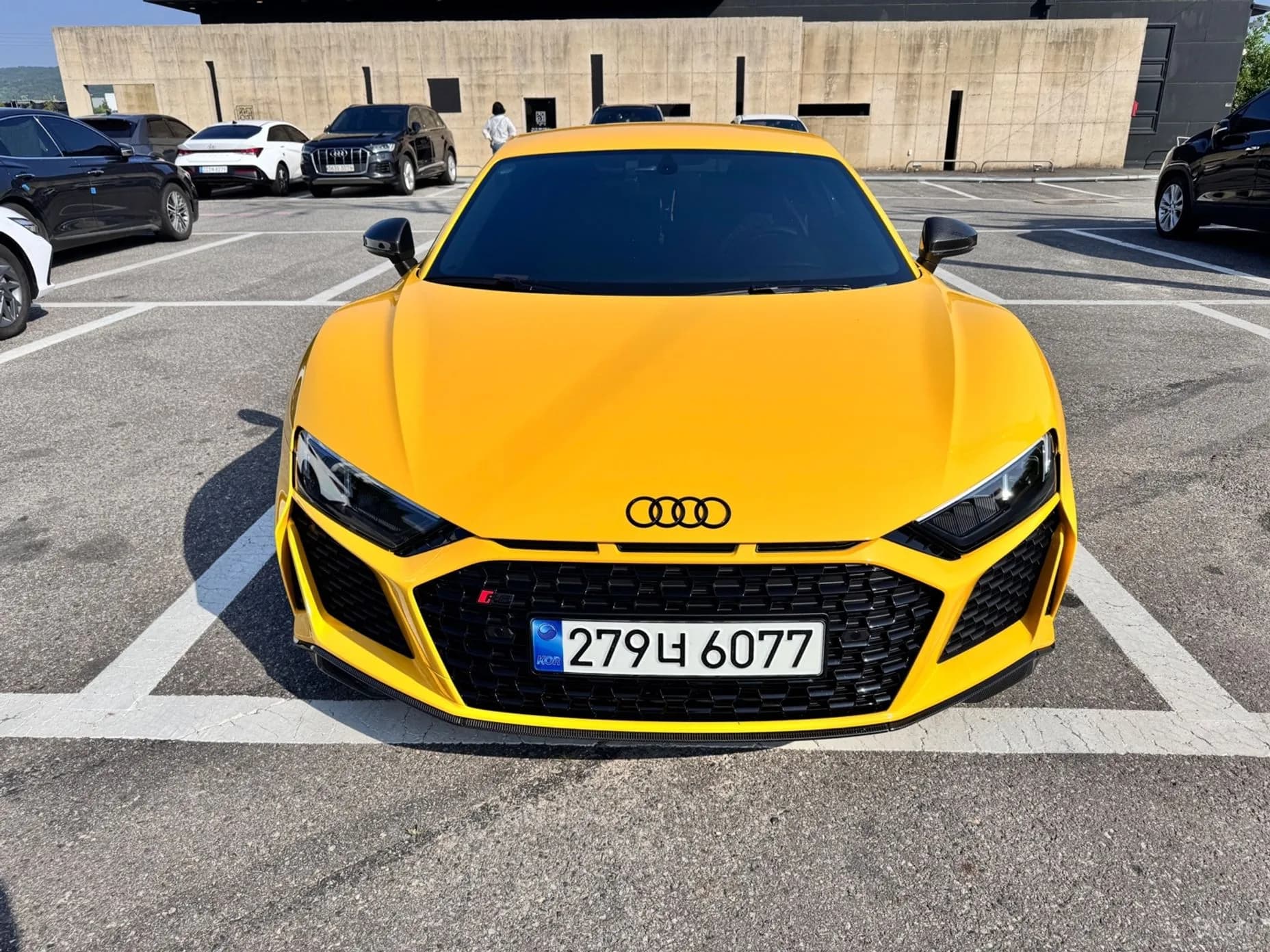 R8 (4S)