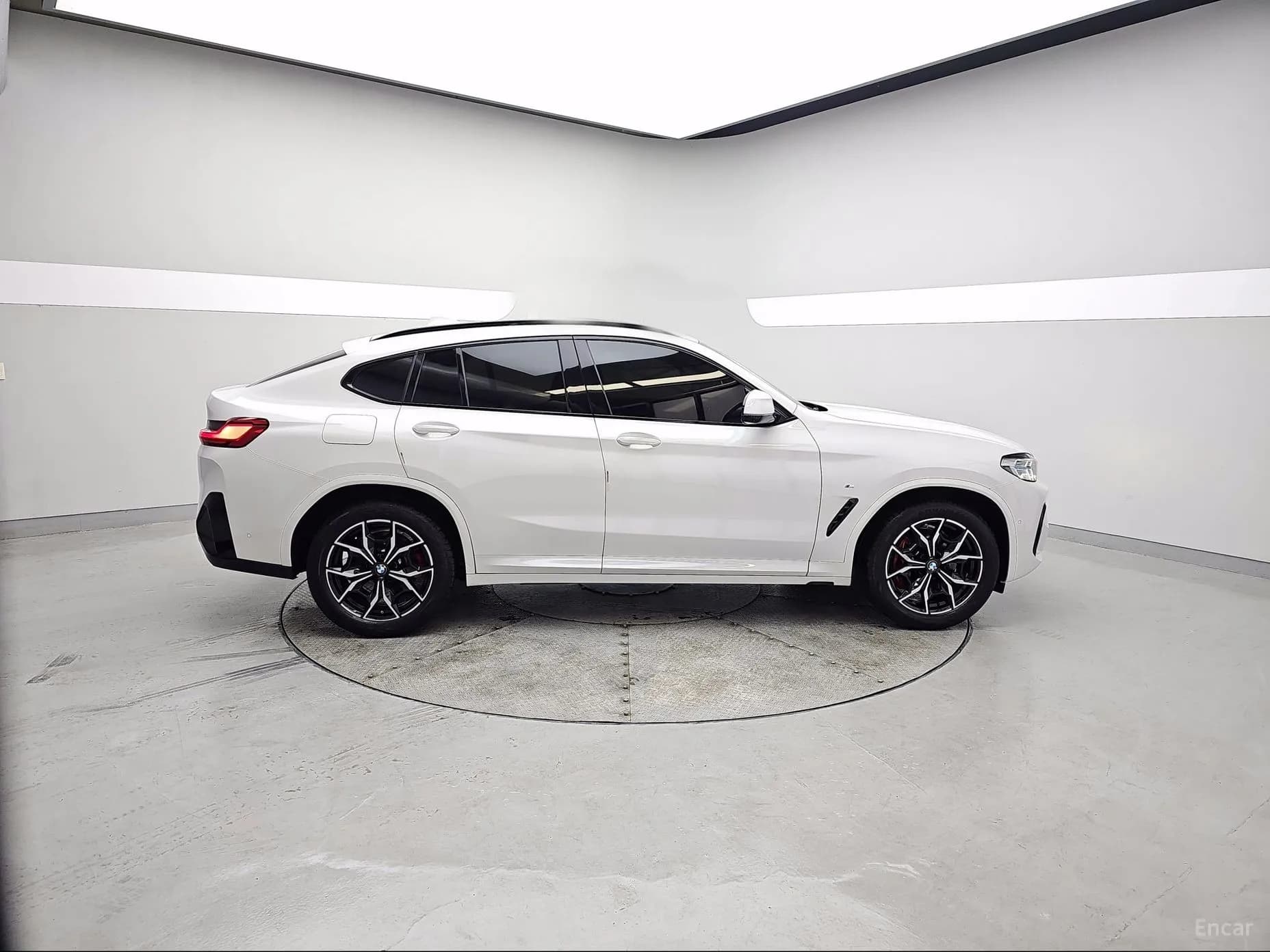 X4 (G02)