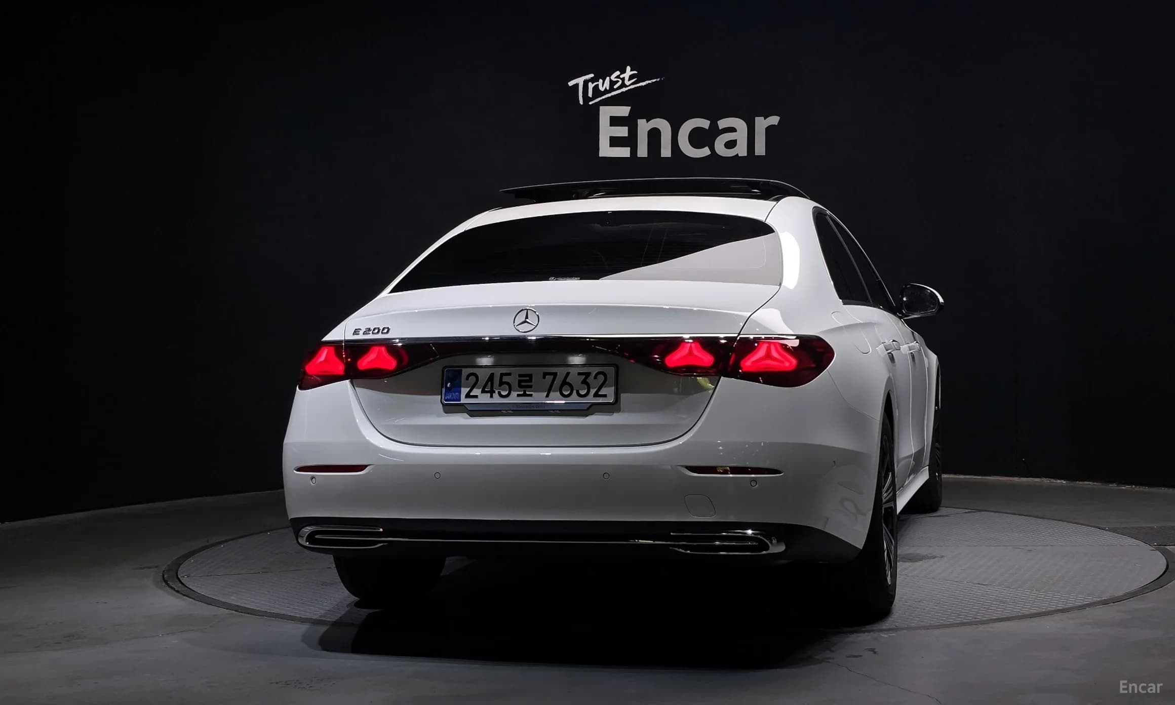 E-Class W214