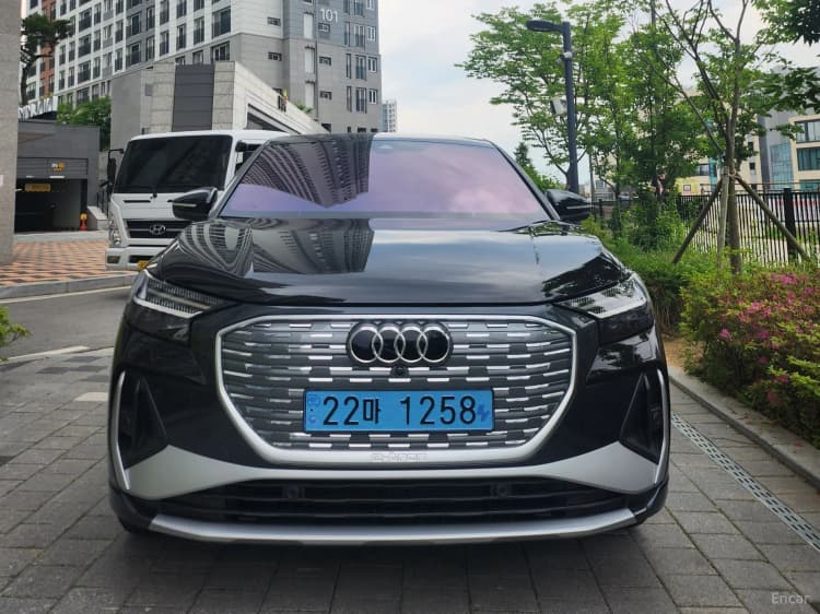 Q4 e-tron (F4)