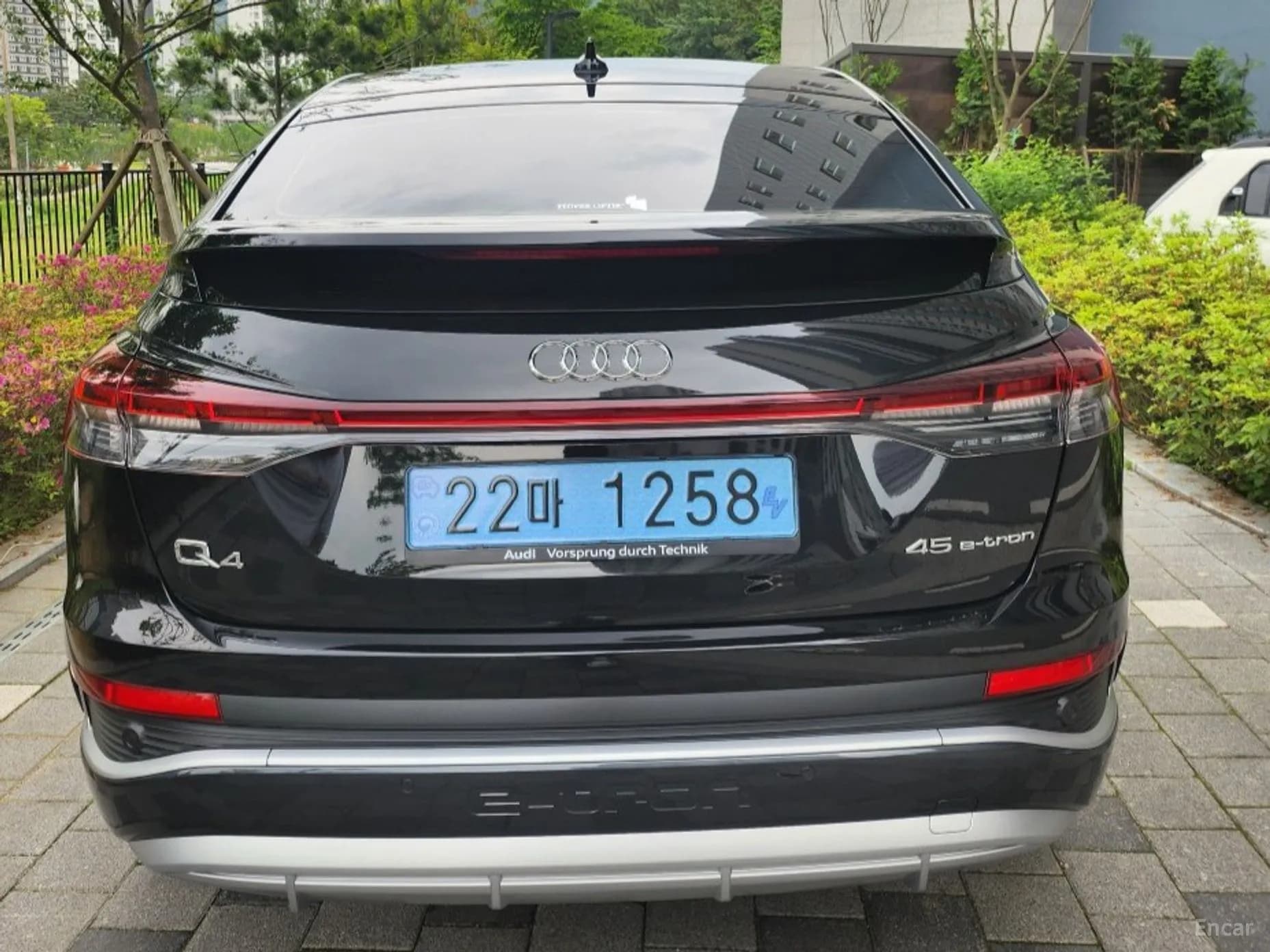 Q4 e-tron (F4)