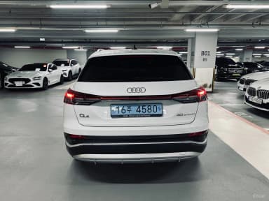 Q4 e-tron (F4)