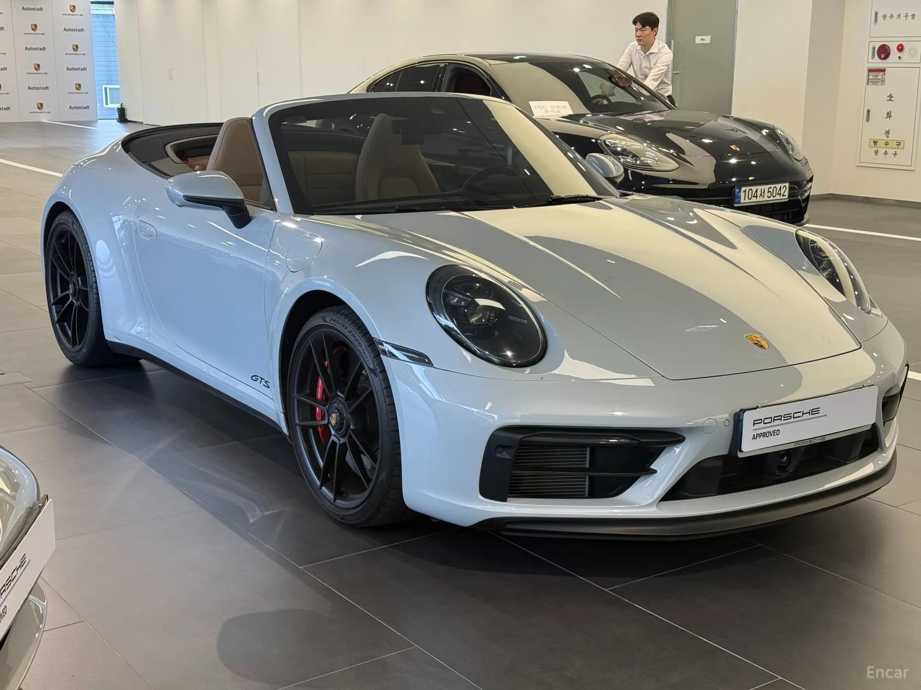 911 (992)