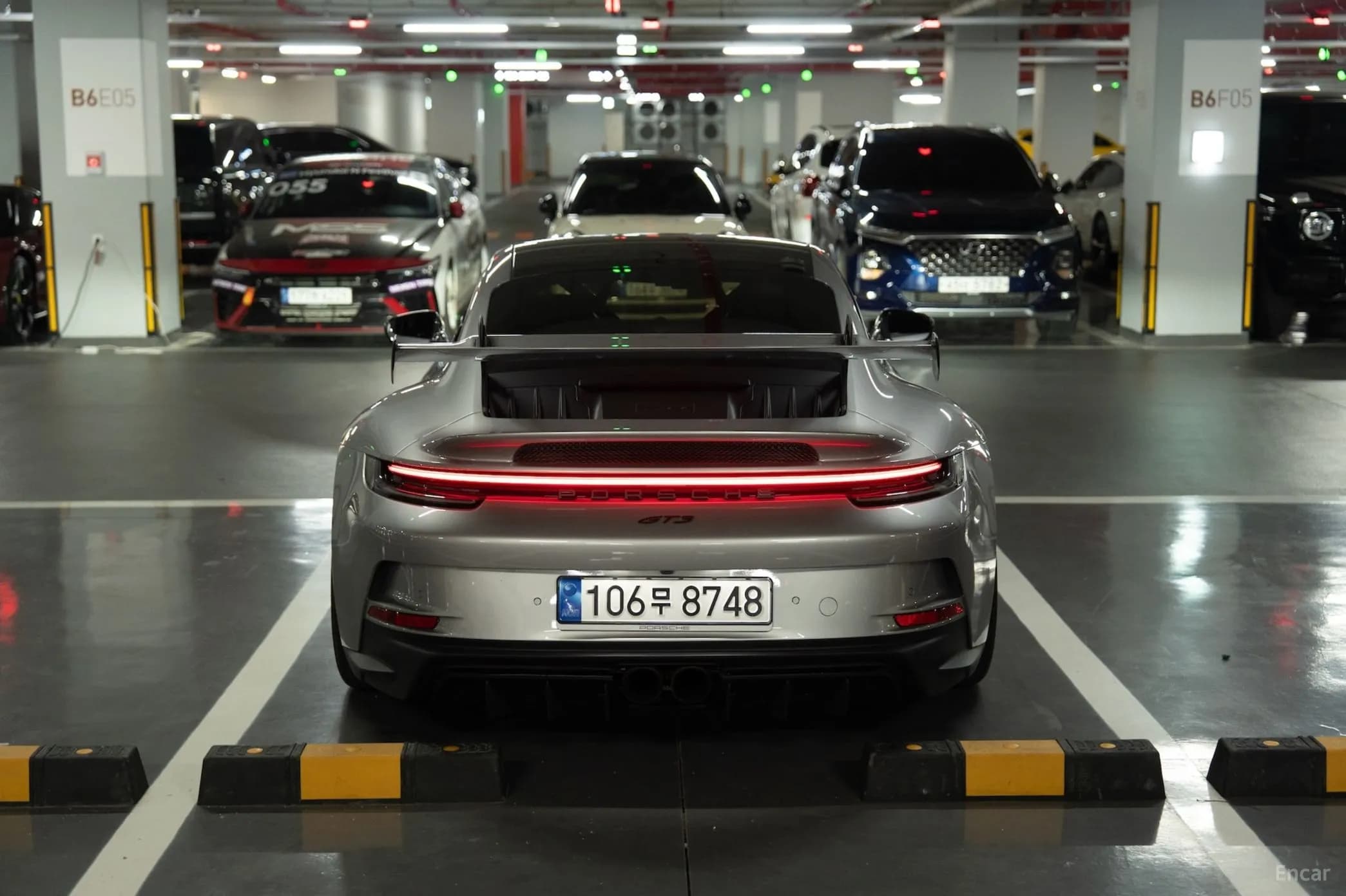 911 (992)